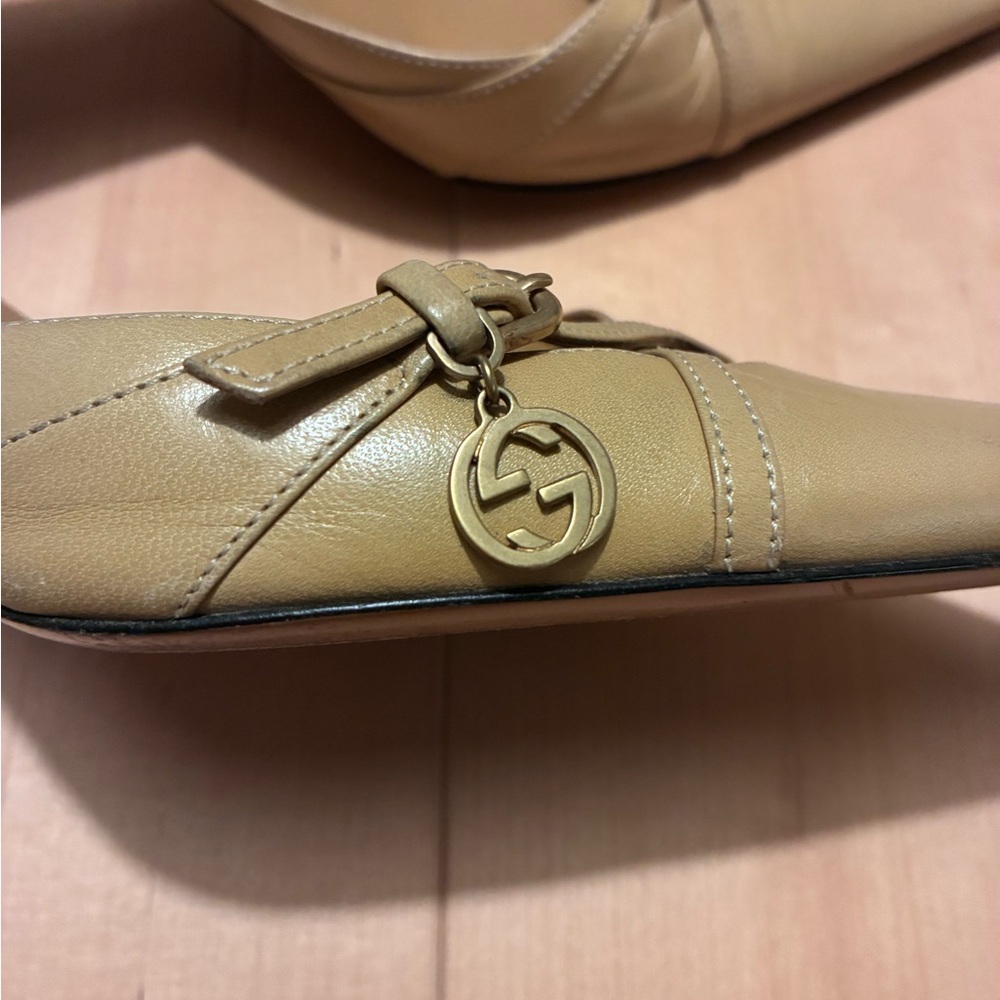 Gucci Women's Beige Leather Pointed Mules with logo charm